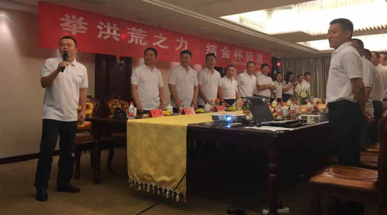 ȺӢ�����ã�������������ͬ�ľٽ𱭡�����������������������̾ۻ�˳�쿪չ