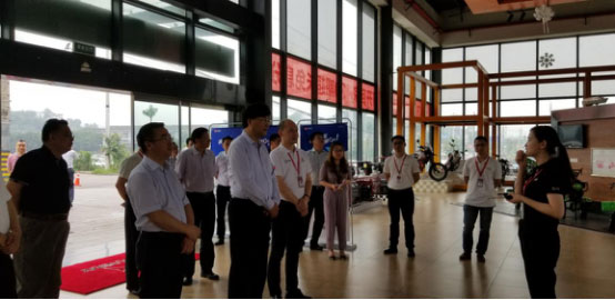 ����Э��ϯ�������ŵ�88������վ�������е���