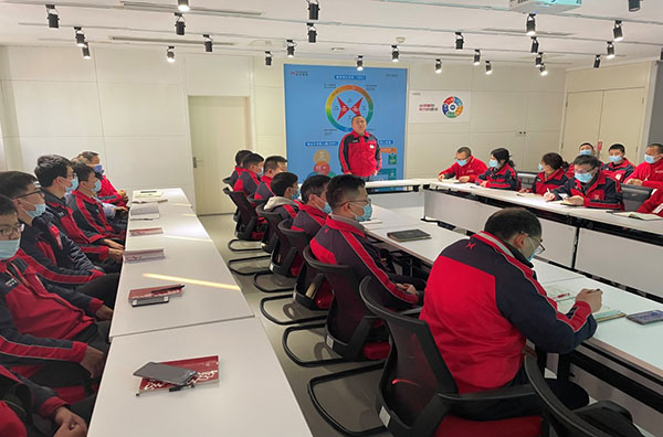 ������������������������������������Ӫ�� ��������Ʒ�¸��Ʋ���ũ����˾�ɲ�Ա������